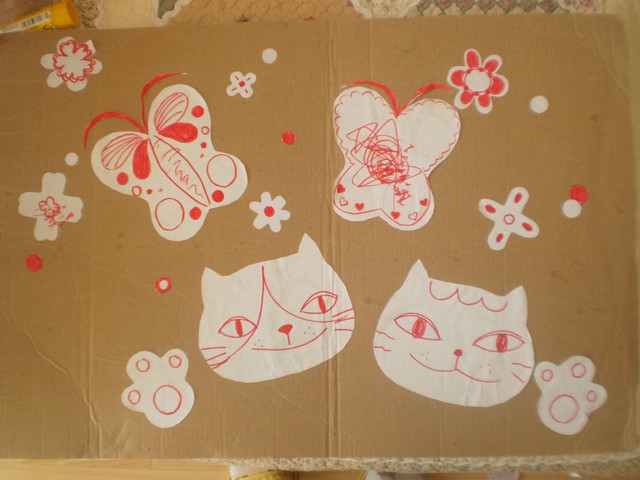 猫咪捉蝴蝶剪纸贴画