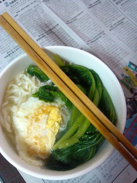 清汤鸡蛋面