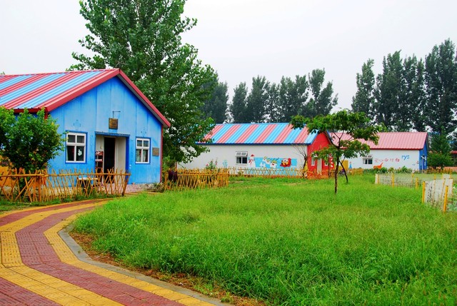 温情关怀 爱心奉献——"走进太阳村"