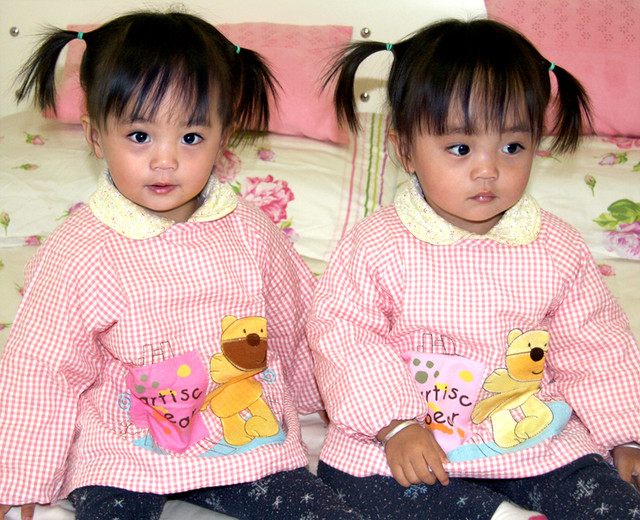我的双胞胎女儿,这里双胞胎妈妈多吗?嘿嘿!