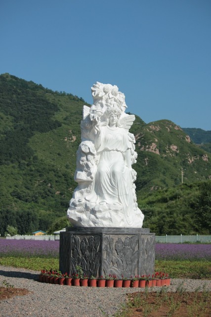 花神雕塑,还不错,挺好看的.