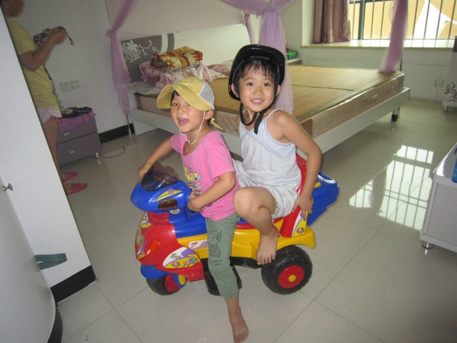 做为周鑫转学的补偿性礼物.