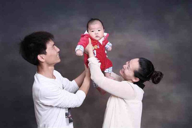 宝宝是爸爸妈妈的太阳!