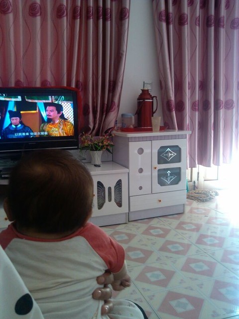 宝宝看电视