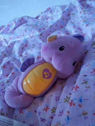 刚收到的小海马,,,给宝宝听音乐,可宝宝没有很喜欢的感觉,听到音乐没