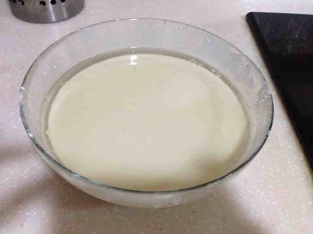 第三步,将洗好的面水静置五个小时以上