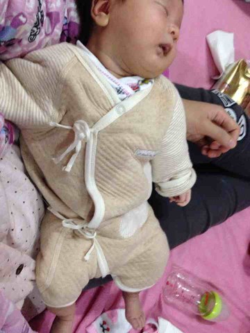 宝妈们晒晒宝宝的销魂睡姿～.