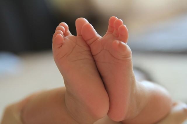 晒我宝宝的脚丫