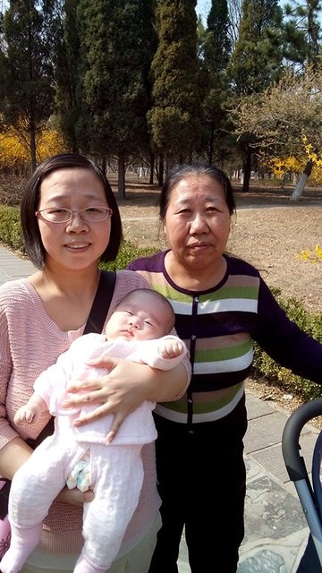 向那些抱孩子,出去的宝妈请教.大家晒一晒孩子在户外的照片吧!