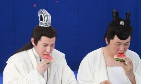 杜海涛那娇羞的腮红也真是醉了