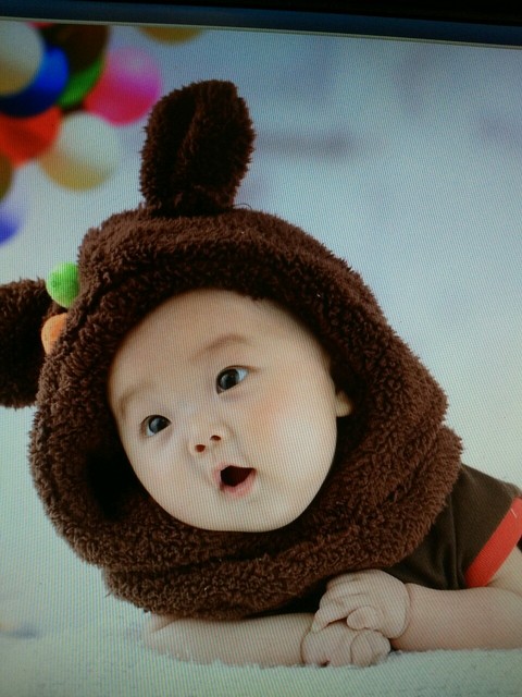 相册和底片还没拿到手,这是选照片的时候对着电脑拍的