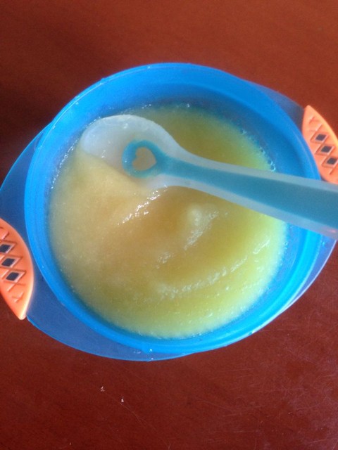 半上午 蒸个苹果泥.苹果切块 蒸熟 打成泥