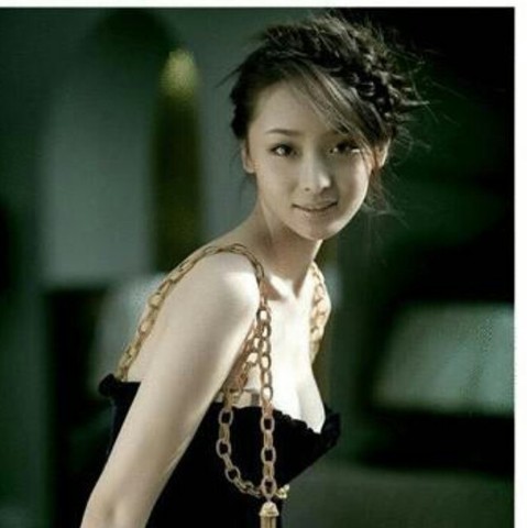 李曼的走红,代表着新一代女演员的成功首先要"挺胸"