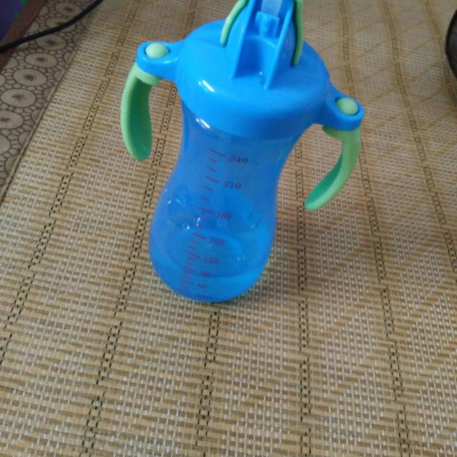 母乳宝宝的吃奶瓶之路