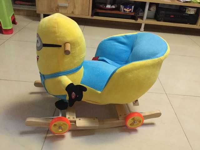 小黄人摇摇车~全新便宜转