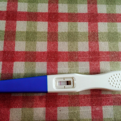 15末次月经时间,今儿验孕棒显示浅红色条,应该是怀上了吧?好激动!