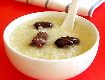 扁豆红枣粥也不错,加一些小米既有营养也有利於湿疹的好.