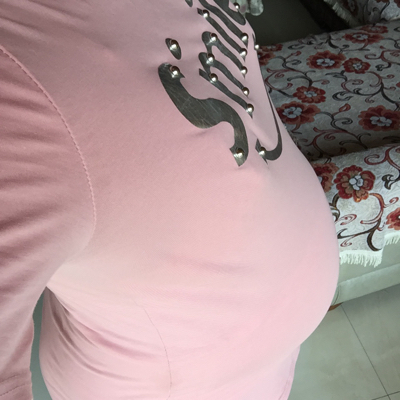 大家看看这是8个多月的肚子,像是男孩还是女孩呢?