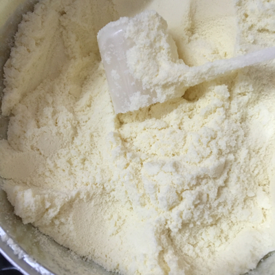 怎麼感觉像已经开始变质,麻烦大家帮我分辨下啊,有宝宝在吃雅培奶粉的