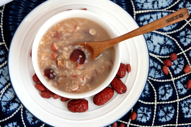 【多妈爱下厨】红枣花生二米粥